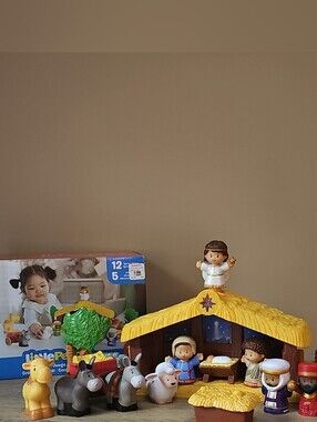 Fisher-Price Yellow Roof Nativity Playset with Assorted Figures